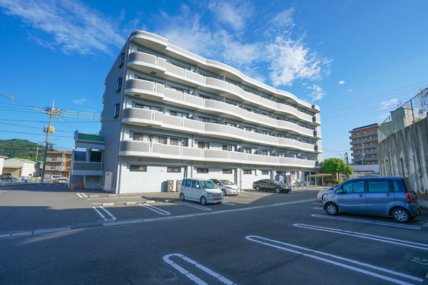 岡山市東区上道北方のマンションの建物外観