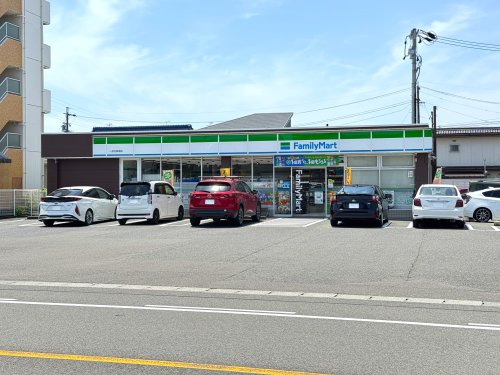 コンビニ　ファミリーマート 一宮白旗通店（コンビニ）まで388m