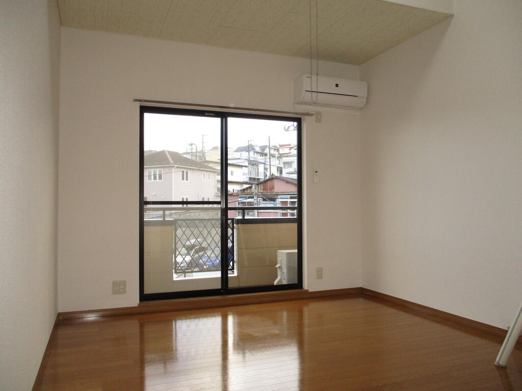 居室・リビング　明るい室内