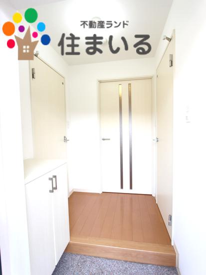 【名古屋市緑区高根山のマンションの玄関】