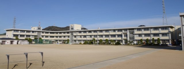 【シャトー日東Aの小学校】