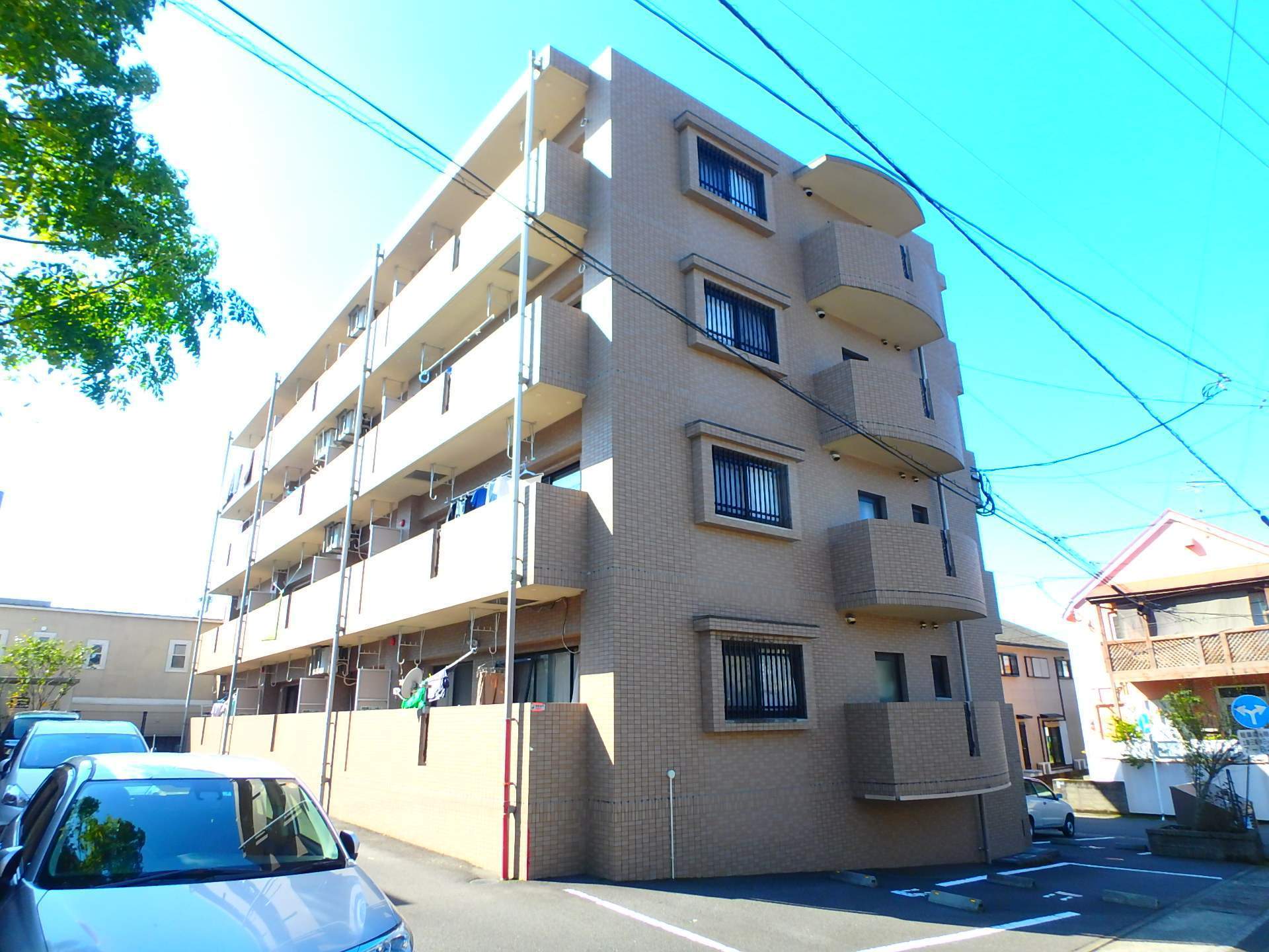 鹿児島市草牟田のマンションの建物外観