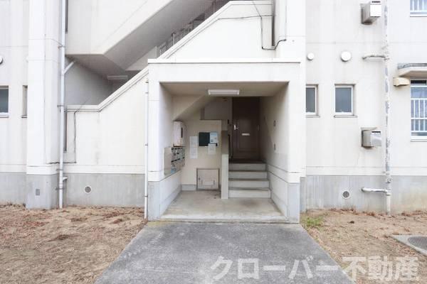 【観音寺市豊浜町和田のマンションのエントランス】