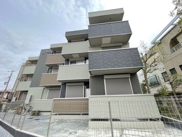 【藤沢市片瀬のアパートの建物外観】