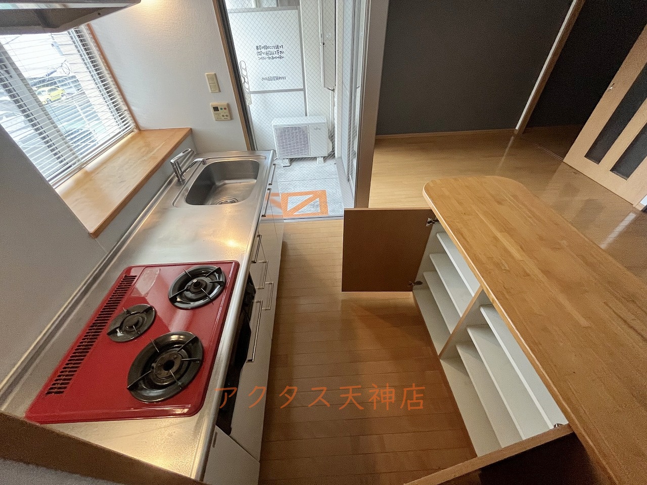 キッチン　３口・グリル付き♪開放的な台所です。