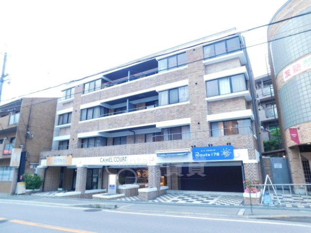 池田市上池田のマンションの建物外観