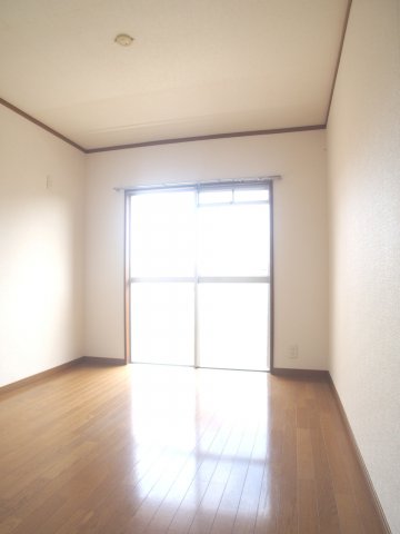 居室・リビング　ゆったりした洋室です