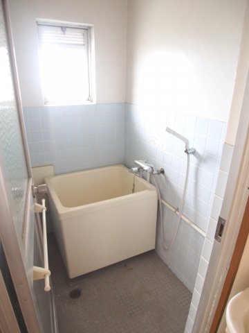 バス・シャワールーム　落ち着いた空間のお風呂です