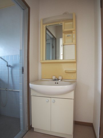 洗面設備　朝の身支度には欠かせない独立洗面化粧台