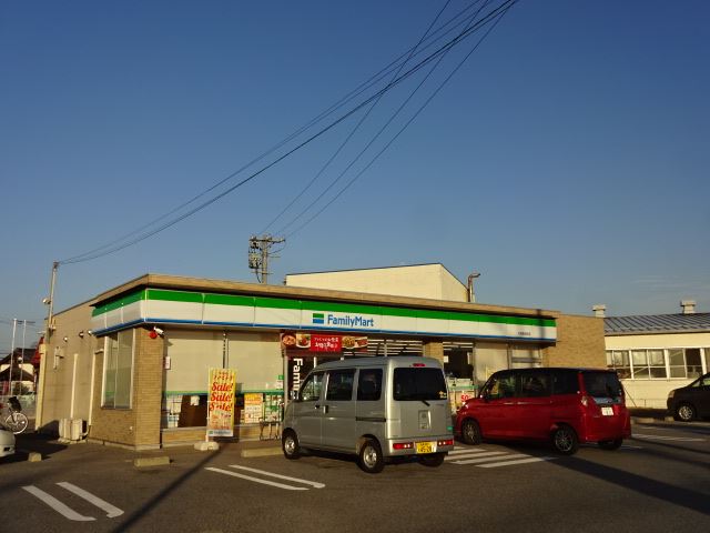 コンビニ　ファミリーマート（コンビニ）まで1600m