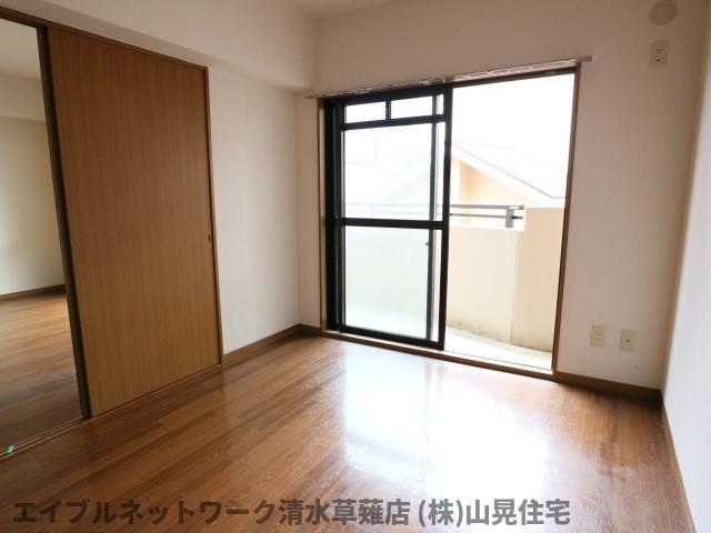 居室・リビング　こちらの居間で趣味の時間をお楽しみください