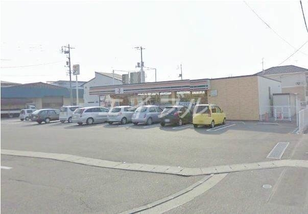 コンビニ　セブンイレブン岡山新保店（コンビニ）まで306m