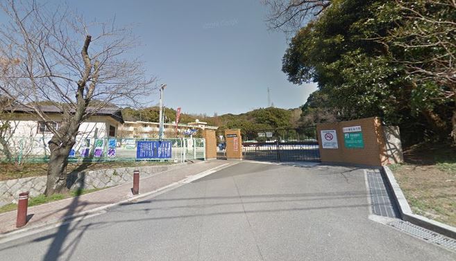 小学校　北九州市立鞘ケ谷小学校（小学校）まで899m