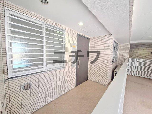 玄関　★玄関ポーチあり★