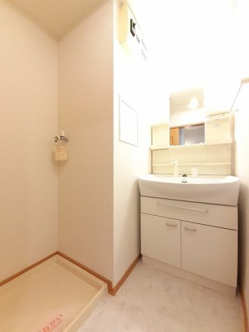 洗面設備　スペースが確保できる洗面所です