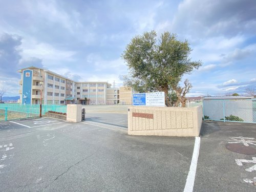 小学校　松阪市立港小学校（小学校）まで468m