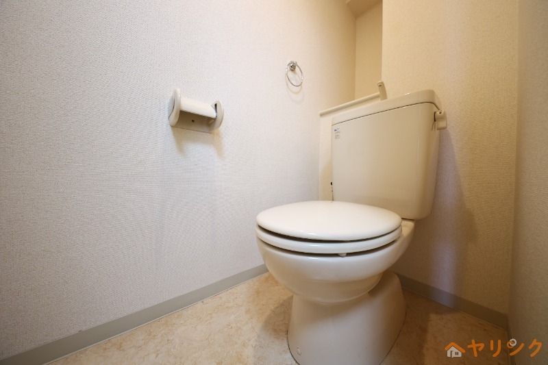 トイレ　玄関