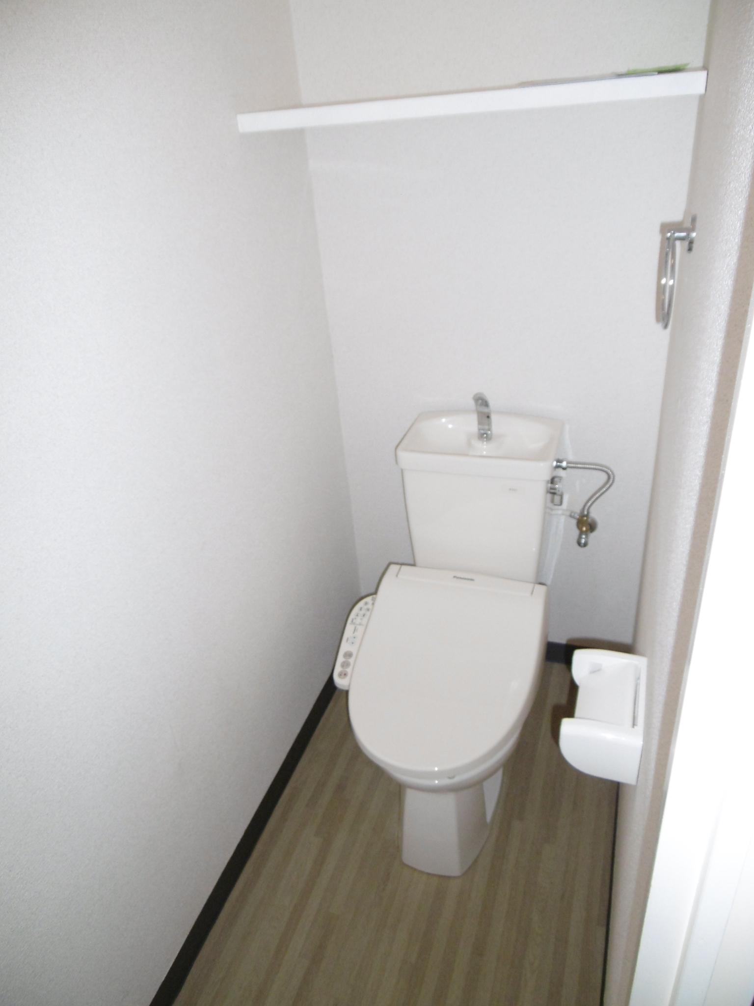 トイレ　温水洗浄便座完備