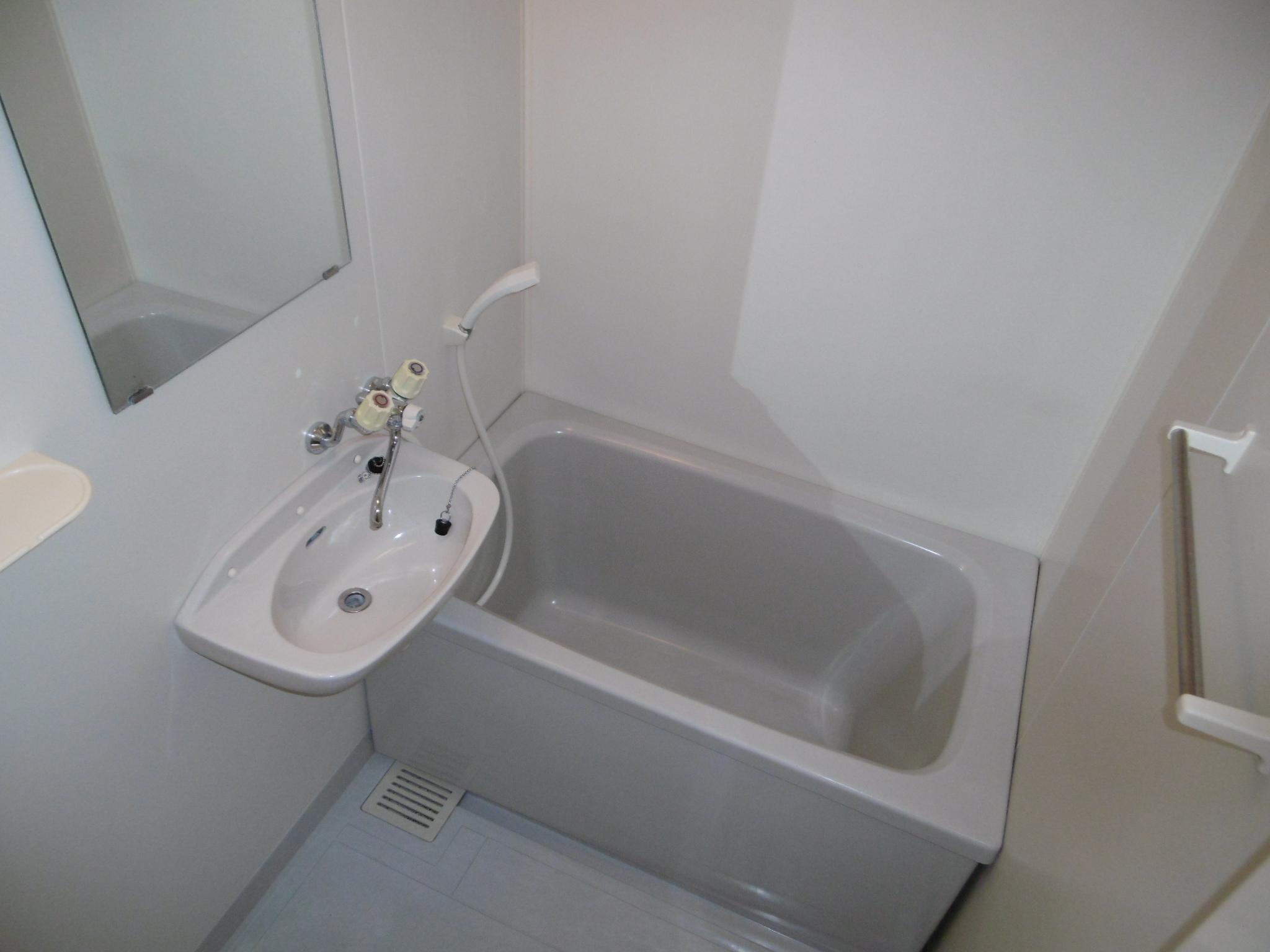 洗面設備　きれいな水周りです