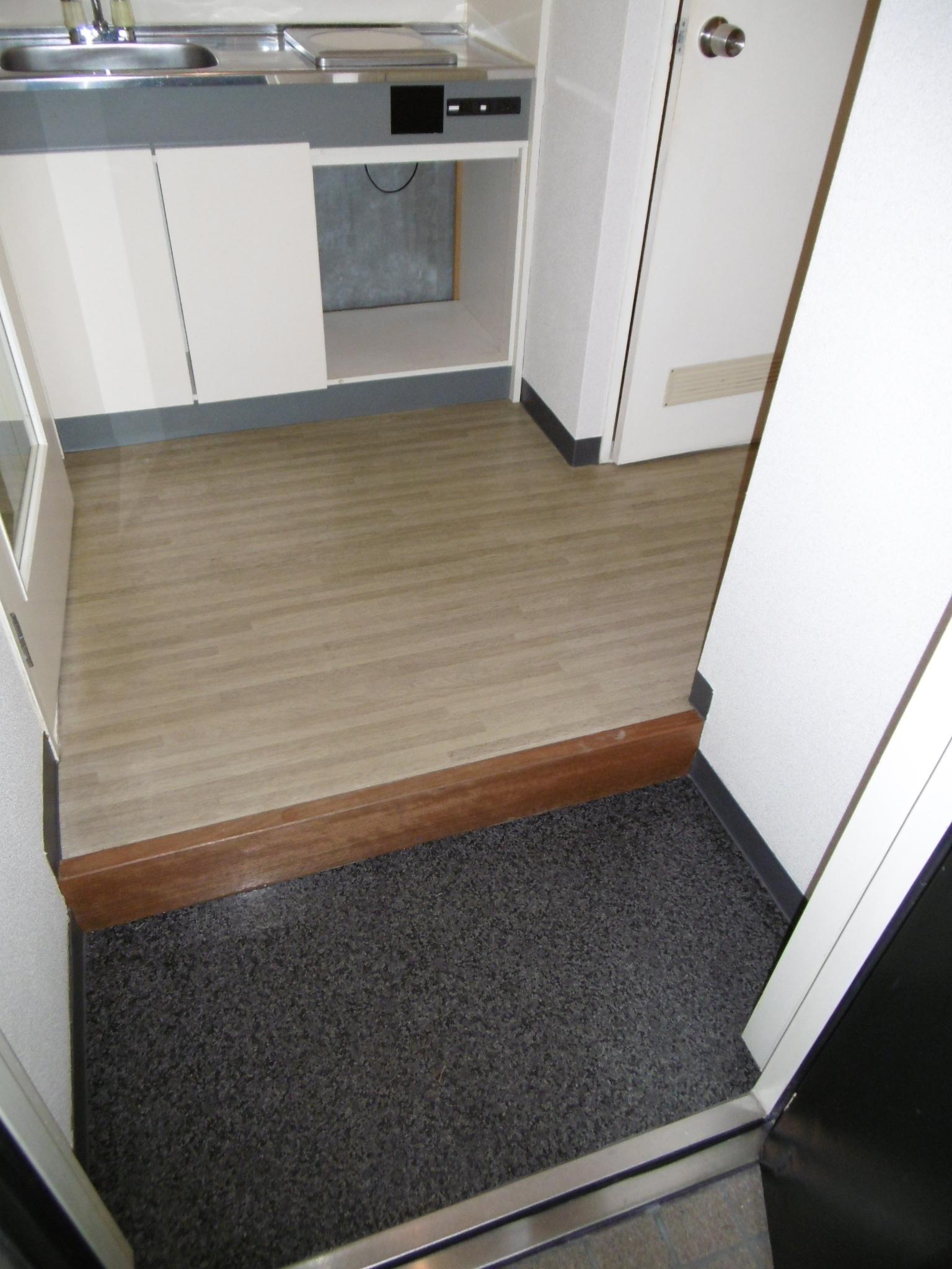 玄関　上階も併せてご案内可能です。