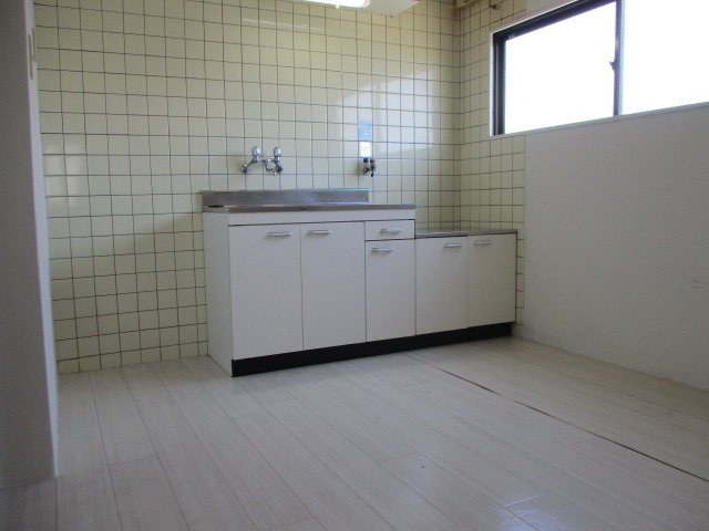 居室・リビング　白を基調としたきれいな室内です