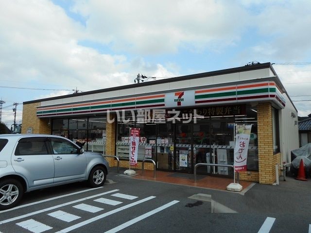 コンビニ　セブンイレブン砺波表町店（コンビニ）まで843m
