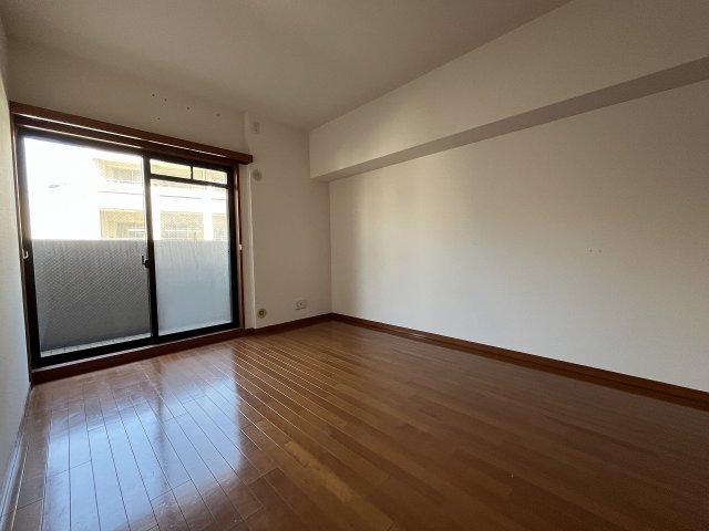 その他部屋・スペース　開放的な寝室です