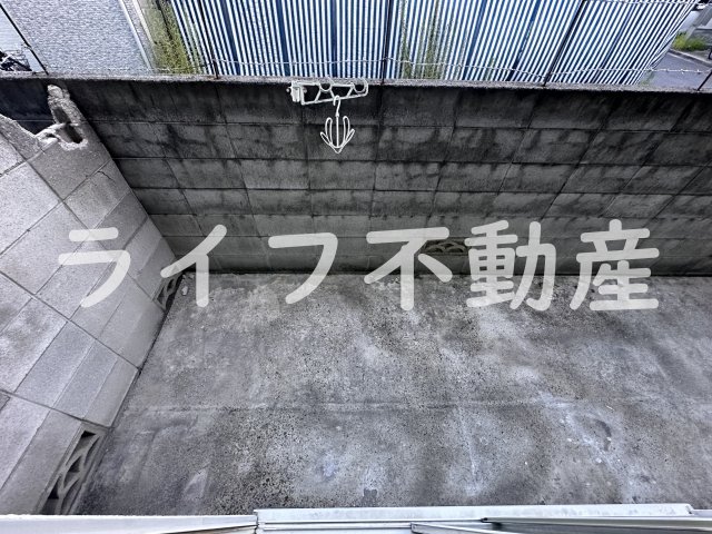 バルコニー　開放的で明るい空間を演出してくれるバルコニーです