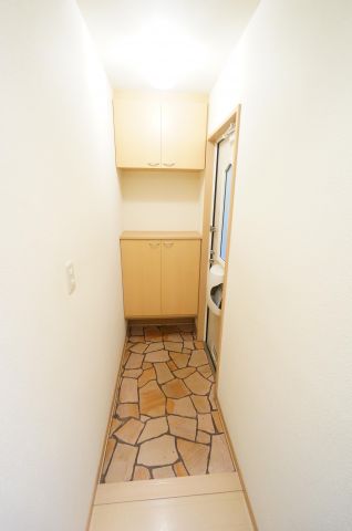 玄関　※同タイプの写真です。