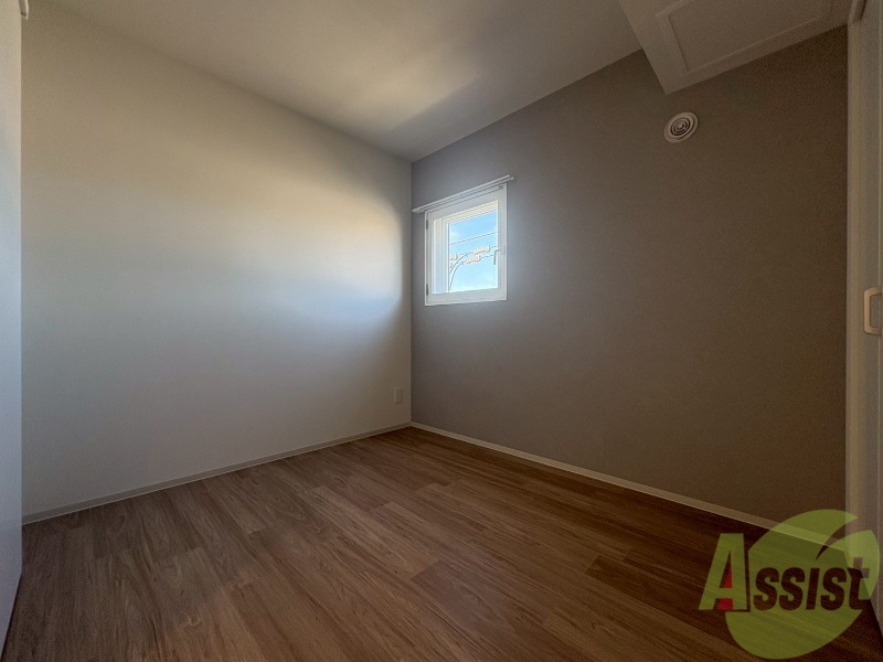 その他部屋・スペース　こちらのお部屋は光が差し込む、温かみのあるお部屋です。