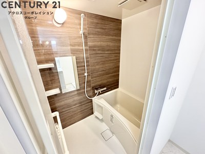 バス・シャワールーム　シックな色味のバスルームです。