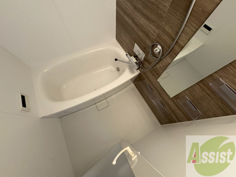 バス・シャワールーム　お風呂になります。一日の疲れを癒してくださいね。