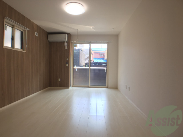 居室・リビング　洋室１０．６帖なのでとても広い部屋ですよね。