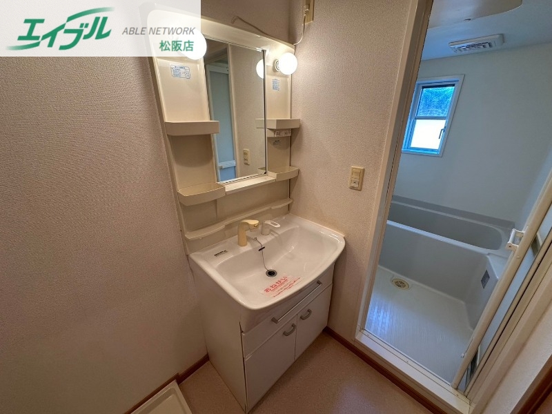 洗面設備　同型参考写真