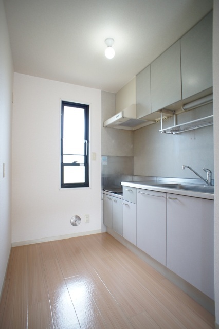 キッチン　収納棚も豊富なキッチンスペース♪