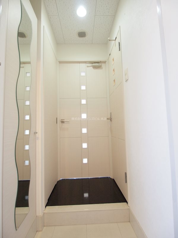 玄関　玄関にはシューズボックスもあります。