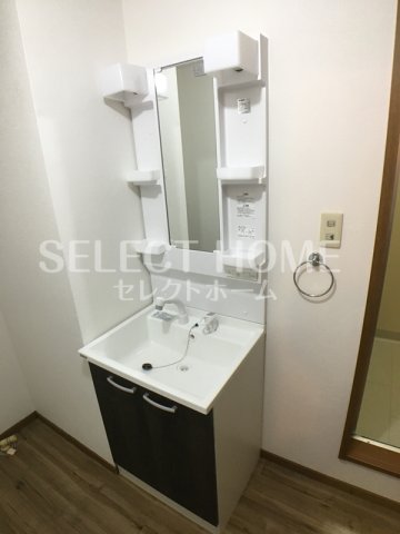 洗面設備　独立洗面台、朝の身支度には欠かせません