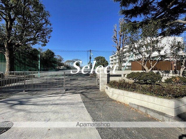 小学校　横浜市立石川小学校（小学校）まで818m