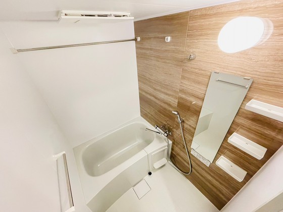 バス・シャワールーム　※別部屋の写真です