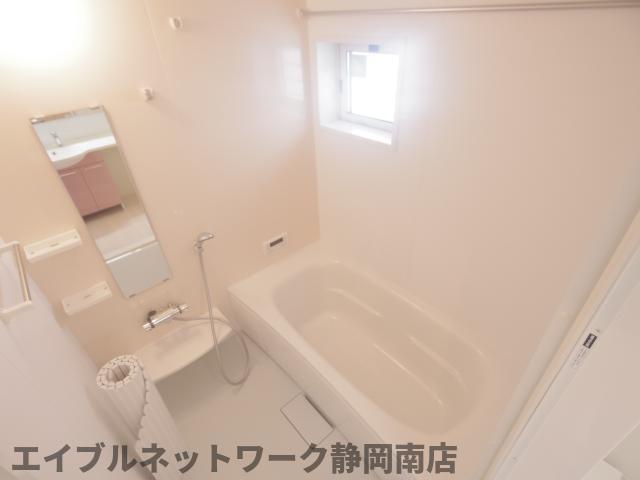 バス・シャワールーム　落ち着いた空間のお風呂です