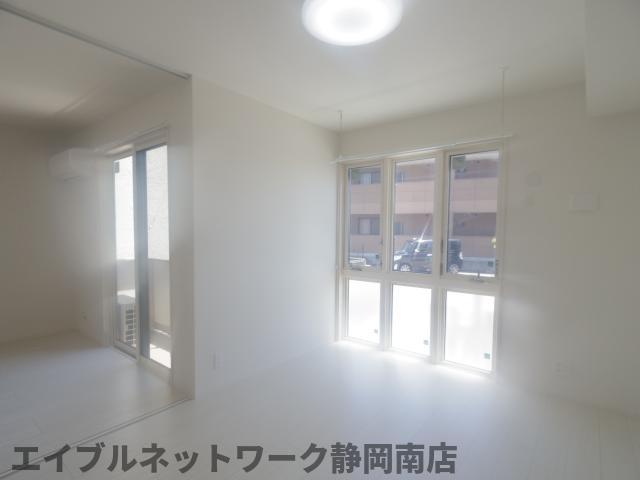 その他設備　ゆったりした洋室です