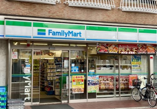 コンビニ　ファミリーマート サンズ大岡山駅前店（コンビニ）まで524m