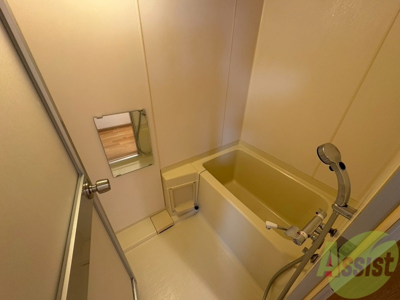 バス・シャワールーム　お風呂になります。一日の疲れを癒してくださいね。