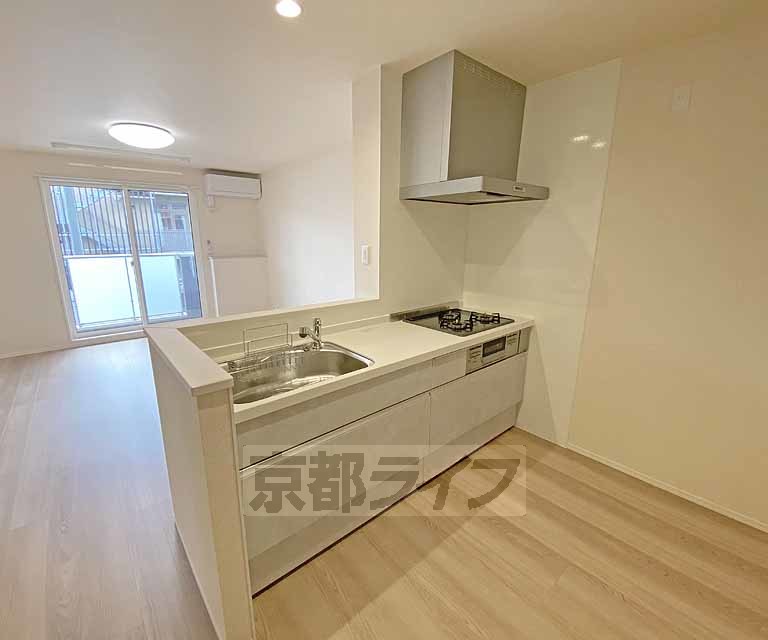 キッチン　開放感のあるオープンカウンターキッチンです。