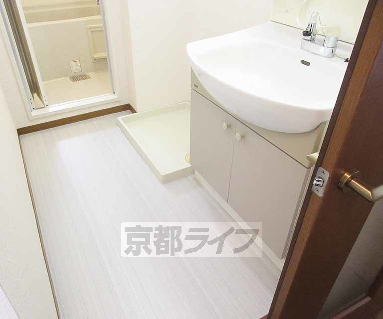 洗面設備　広々とした脱衣所です。