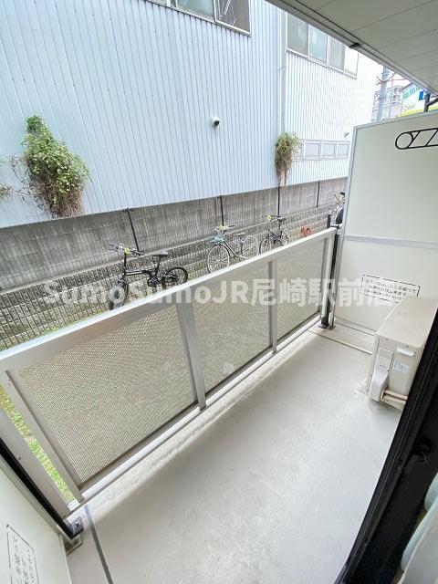 バルコニー　暖かな日差しのふりそそぐバルコニー