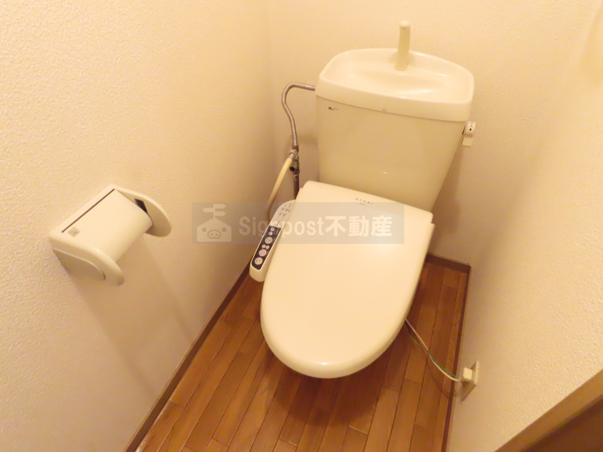 トイレ　温水洗浄便座