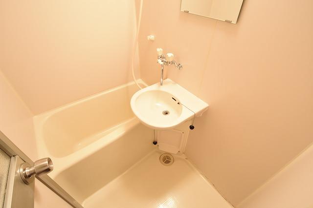 バス・シャワールーム　シンプルで機能的なユニットバス！