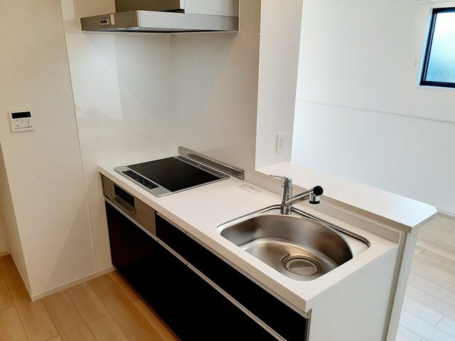 キッチン　コンパクトなキッチンで掃除もラクラク