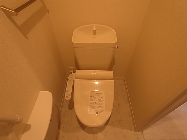 トイレ　温水洗浄便座